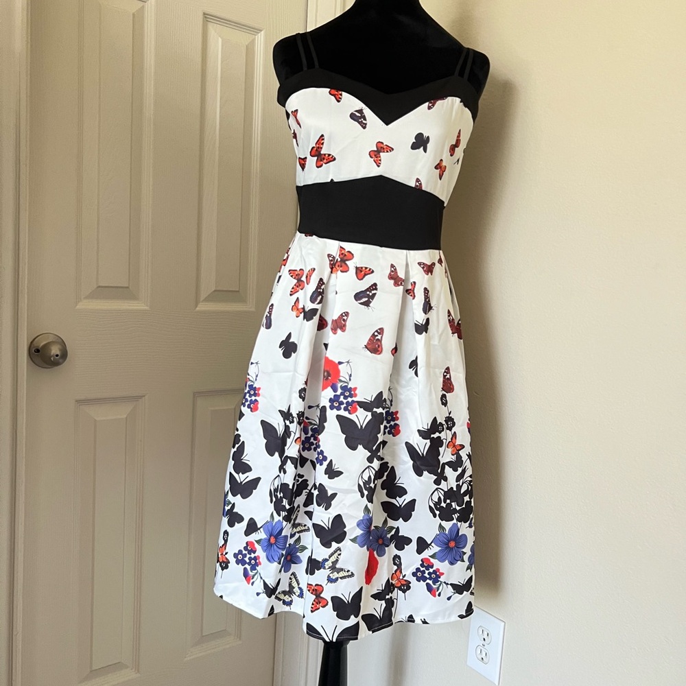 White and Black Sweetheart Midi Sundress